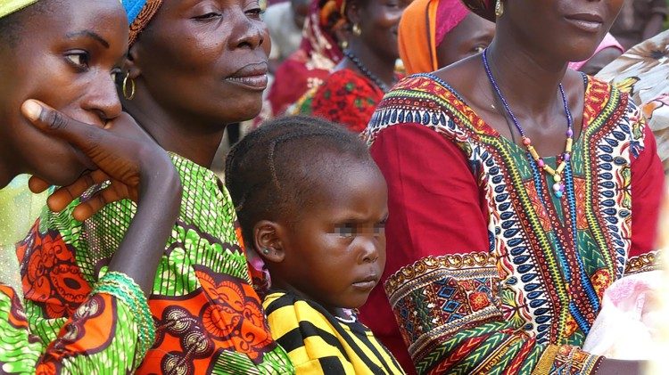 Ragazze e bambine africane in gran parte ancora oggi vittime di mutilazioni genitali 