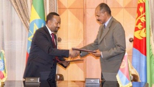 Abbraccio leader di Etiopia ed Eritrea: arcivescovo Asmara, si continui così