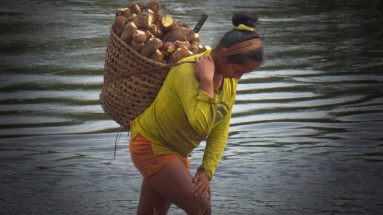 Amazonasgebiet: Indigene Frau