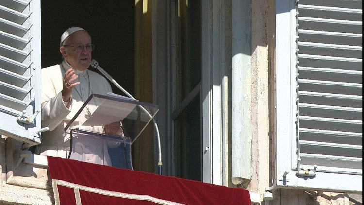 Le Pape à la fenêtre du Palais apostolique, le 4 février 2018.