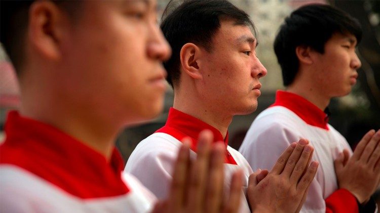 Dialogo con la Cina - Cristiani cattolici nel mondo  in preghiera 