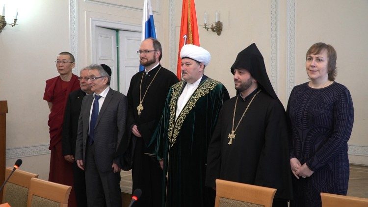 Участники межрелигиозной встречи в Санкт-Петербурге