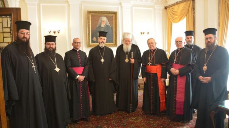 Cardeal Walter Kasper ao lado do patriarca Neofit, na sede do Patriarcado em Sofia