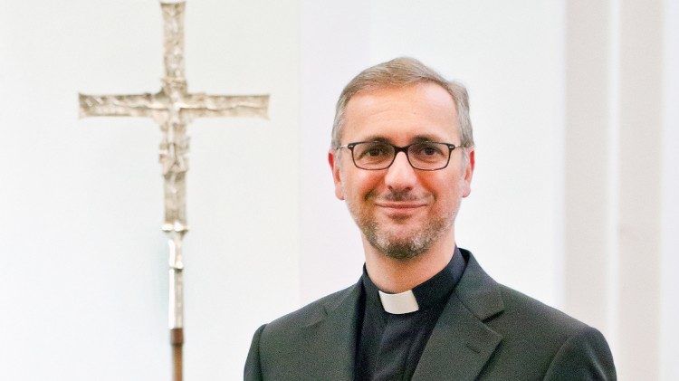 Erzbischof Heße: Sein Kreuz ist derzeit die prekäre Finanzlage des Bistums. 