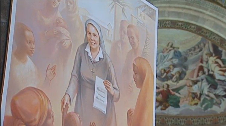 Выява сястры Леанэла Сгорбаці падчас беатыфікацыі ў П'ячэнцы