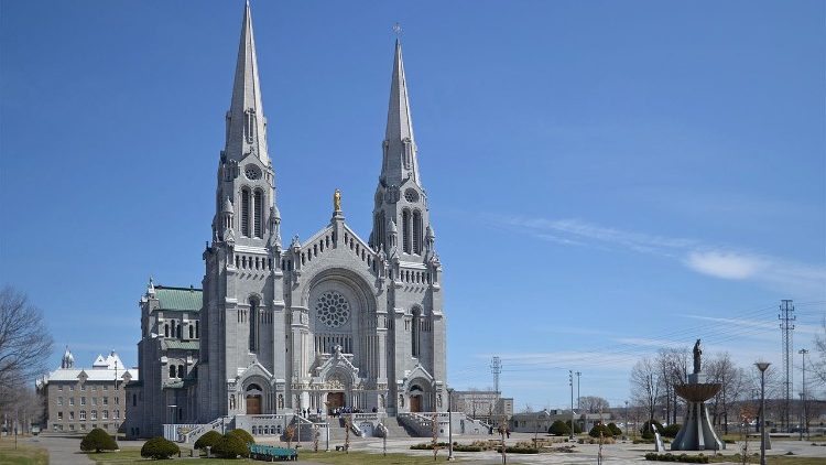 La basilique Sainte-Anne-de-Beaupré, non loin de la ville de Québec (Canada)