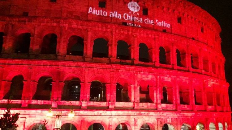 Il Colosseo illuminato di rosso per la campagna del 2018