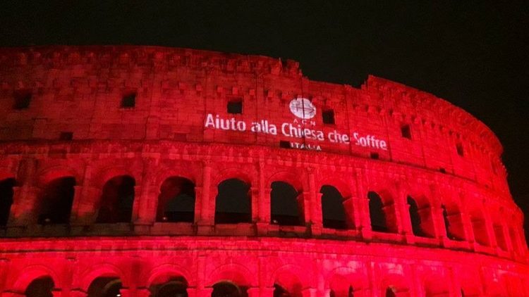 El Coliseo romano iluminado de rojo para la campaña 2018