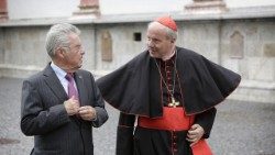 Cardinale Christoph Schönborn con Presidente austriaco Alexander Van der BellenAEM.jpg