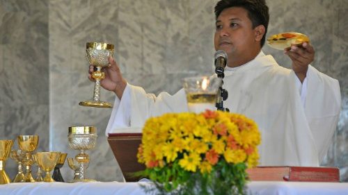 Philippinen: Ermordeter Priester beigesetzt
