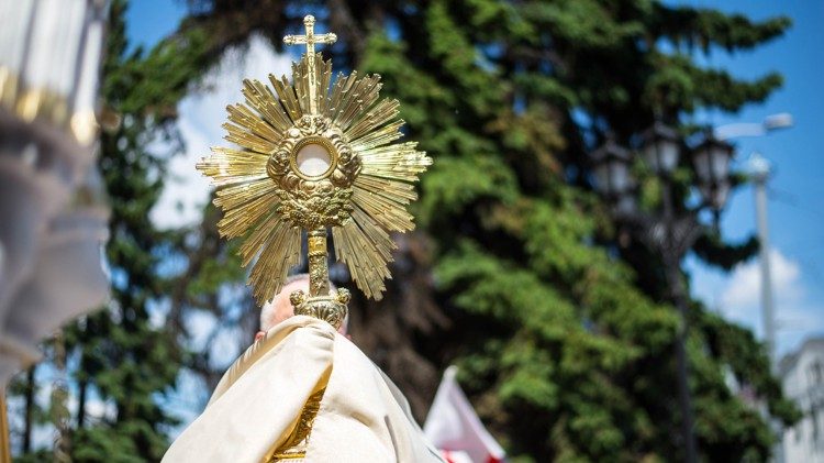Bispos italianos solicitaram indicações ao governo sobre o tema,  tendo em vista a Solenidade de Corpus Christi