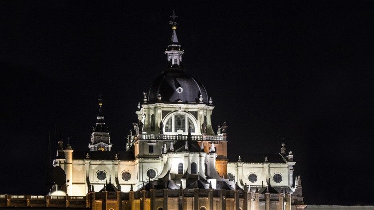 馬德里主教座堂夜景