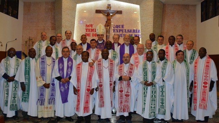 Bažnyčios Kolumbijoje kunigai, Mišių su nuncijumi dalyviai 