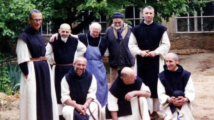 Une photo de groupe des moines de Tibhirine.