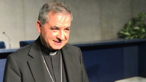 Kardinal Becciu warnt vor Spaltung nach Viganòs Brandbrief 