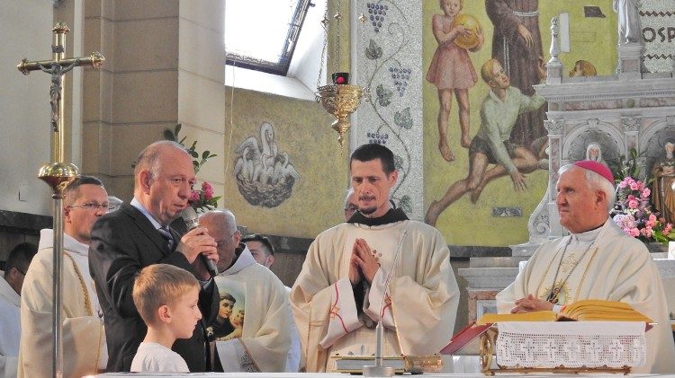 Mons Stanislav Zore a Lubiana Vic ha celebrato la messa solenne 1aem.jpg