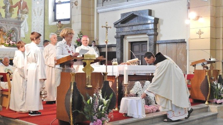 Mons Stanislav Zore a Lubiana Vic ha celebrato la messa solenne 4aem.jpg