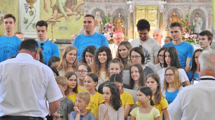 Mons Stanislav Zore a Lubiana Vic ha celebrato la messa solenne 8aem.jpg
