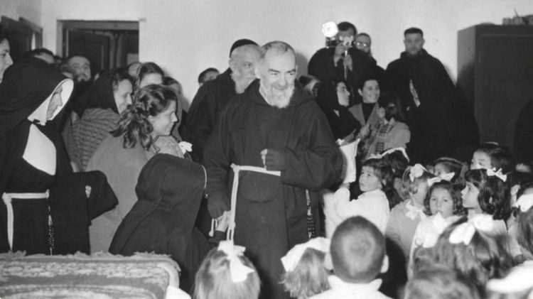 São Pio de Pietrelcina, um exemplo de contágio bom: o da santidade -  Vatican News