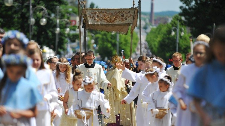 Procession de la Fête-Dieu en Pologne, le 31 mai 2018.