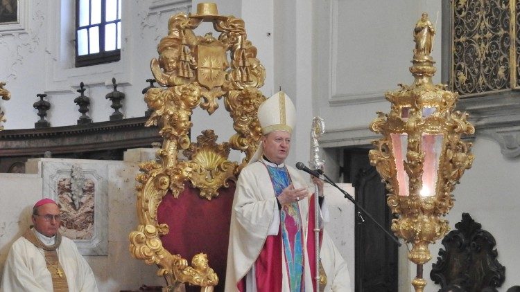 Kardinal Ravasi med pridigo v koprski stolnici