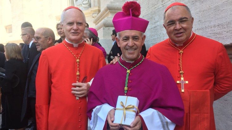Do lado esquerdo, o cardeal Odilo Scherer. Ao lado, dom José Airton dos Santos e o cardeal Orani Tempesta