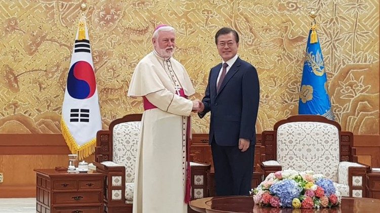 加拉格尔总主教拜会韩国总统文在寅