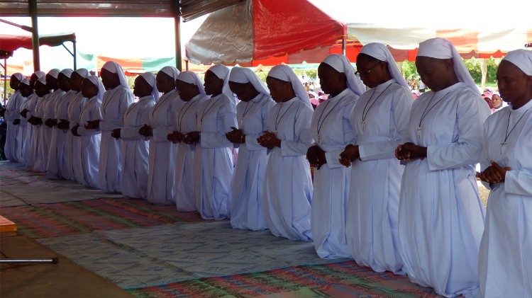 Religiosas professam seus votos em Burkina Faso