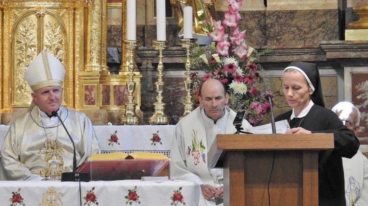 Celebrazione della messa in occasione di 140 anni della congregazione Marijine sestre presieduta da mons Stanislav Zore 11aem.jpg