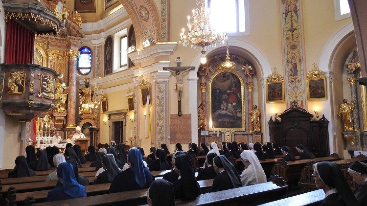 Celebrazione della messa in occasione di 140 anni della congregazione Marijine sestre presieduta da mons Stanislav Zore 7aem.jpg