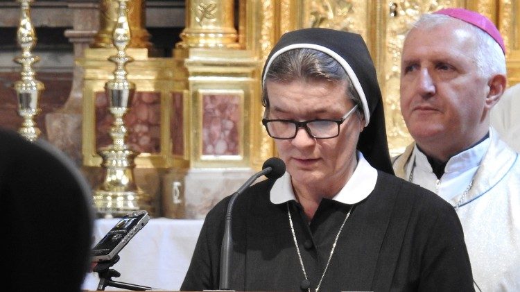 Celebrazione della messa in occasione di 140 anni della congregazione Marijine sestre presieduta da mons Stanislav Zore 9aem.jpg