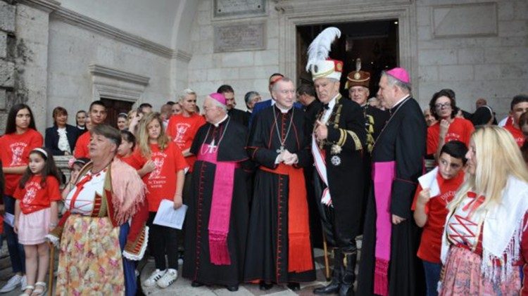 Biskup Ilija Janjić, Papin državni tajnik, kardinal Pietro Parolin i apostolski nuncij Luigi Pezzuto