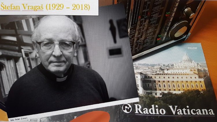 Mons. Štefan Vragaš pravidelne prispieval do slovenského vysielania Vatikánskeho rozhlasu