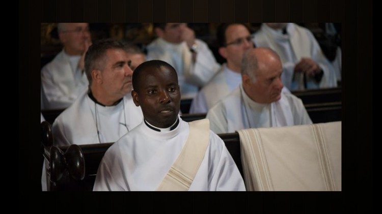 Padre Celestin Bizimenyera - ruandese ordinato prete a Porto in Portogallo