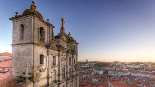 Португалия: приостановлено преподание Таинств