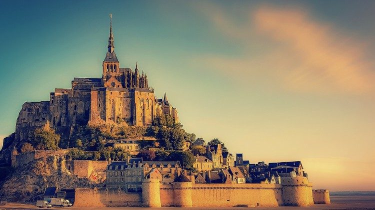 Eine Kirche wie eine Burg: Mont Saint Michel in Frankreich