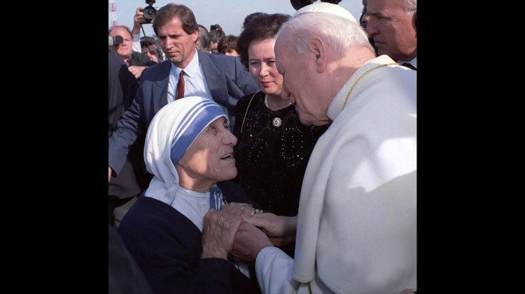 1993-04-25 Giovanni Paolo II in Albania