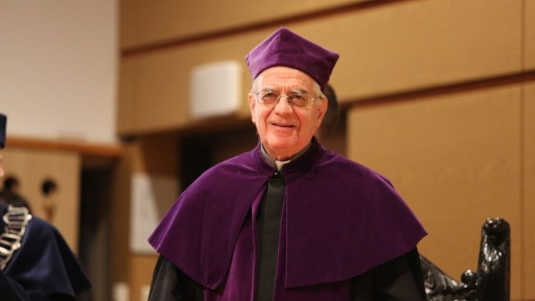 Pater Lombardi studierte Theologie an der Hochschule Sankt Georgen in Deutschland