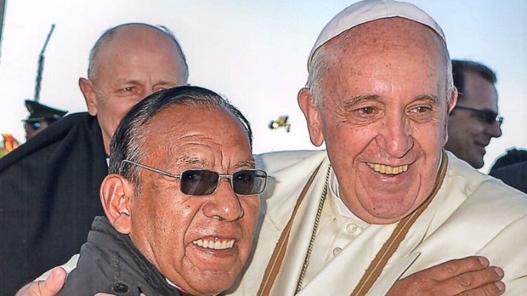 Futuro cardeal boliviano, Dom Toribio Ticona Porco com o Papa Francesco