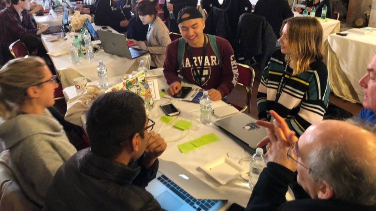 Des jeunes participants au "Vatican Hackathon".