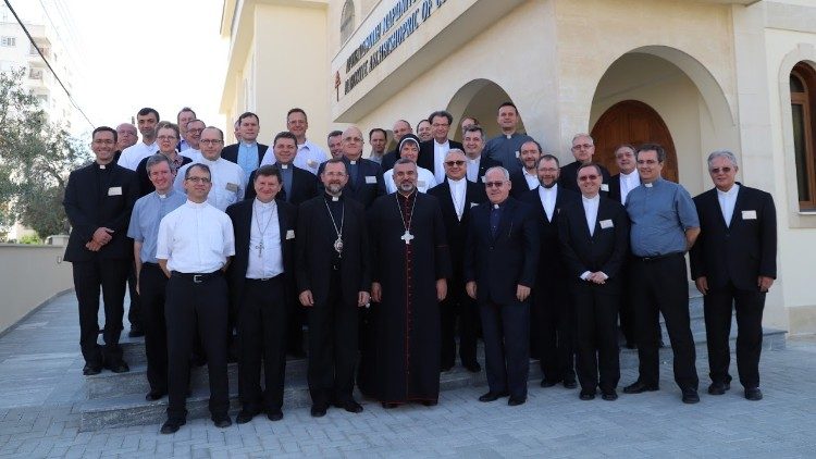 Az európai püspöki konferenciák főtitkárai ciprusi ülésének résztvevői