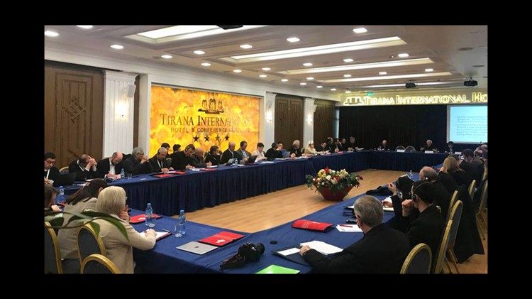 Tajniki škofovskih konferenc Evrope na srečanju v Tirani