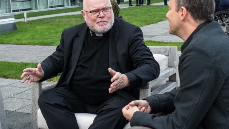Kardinal Reinhard Marx bei einem Interview mit Radio Vatikan