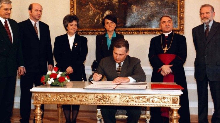 Ratyfikacja Konkordatu między Stolicą Apostolską a Rzeczpospolitą Polską - 23.02.1998
