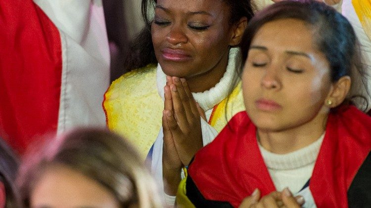Cattolici ad una veglia di preghiera in Brasile