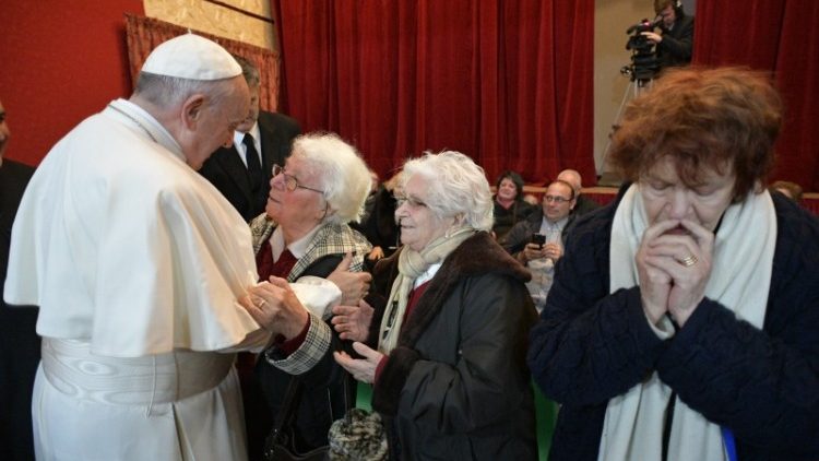 Le Pape en visite à la paroisse Saint-Gélase 1er.