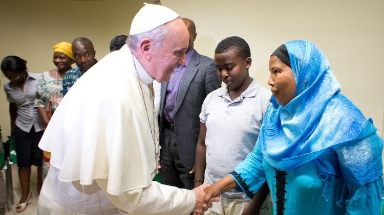 Папа Франциск на встрече с беженцами в римском центре «Асталли» (10 сентября 2013 г.)