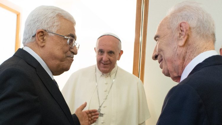 Modlitba za mír ve Vatikánských zahradách (2014) - prezidentové Peres a Abbás