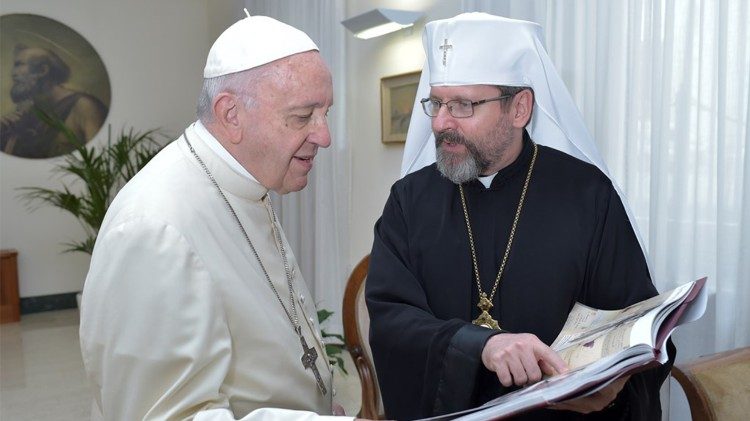 Påven Franciskus under ett av sina möten med ärkebiskop Sviatoslav Shevchuk