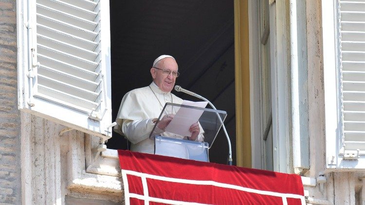 Liepos 29 dieną popiežius Pranciškus dar kartą visus paragino ryžtingai pasmerkti ir stoti prieš prekybą žmonėmis